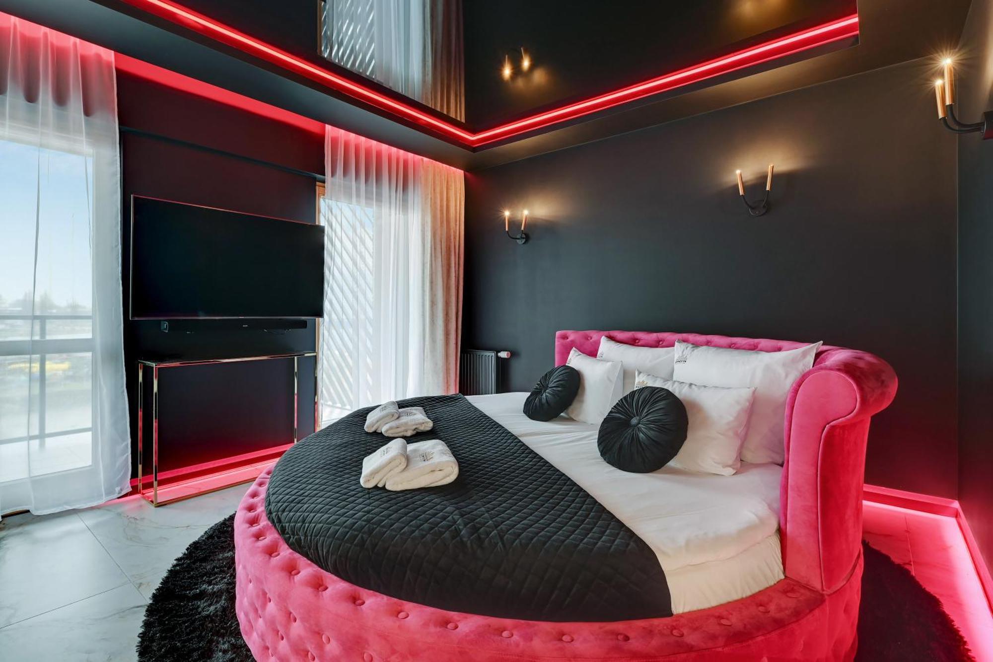 Glamorous Jacuzzi By Downtown Gdańsk